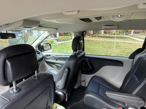 2016 Chrysler Town & Country Touring