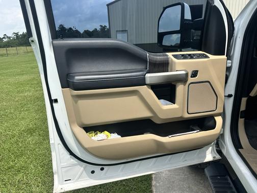 White 2020 Ford F-250 Lariat