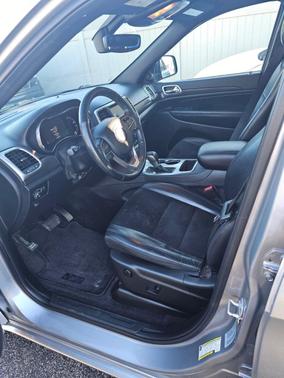 Silver 2017 Jeep Grand Cherokee Altitude