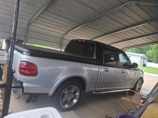 Silver 2002 Ford F-150 Lariat SuperCrew