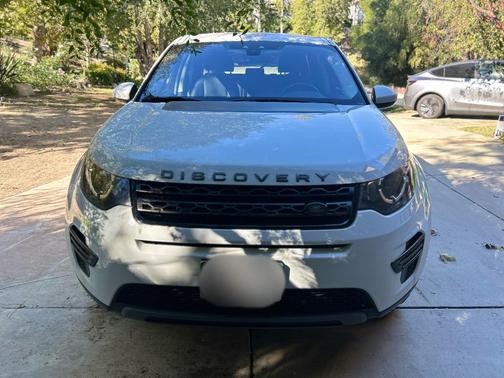 White 2017 Land Rover Discovery Sport SE