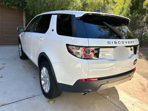 White 2017 Land Rover Discovery Sport SE