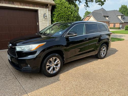 Black 2015 Toyota Highlander XLE