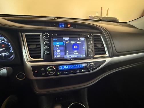 Black 2015 Toyota Highlander XLE