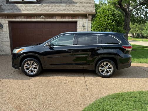 Black 2015 Toyota Highlander XLE