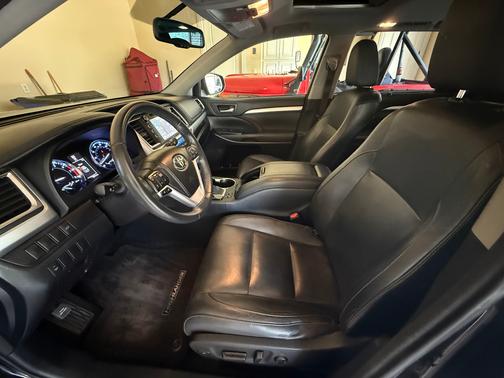 Black 2015 Toyota Highlander XLE