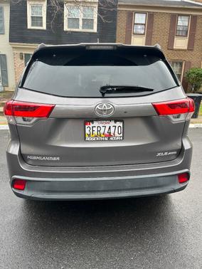 Gray 2017 Toyota Highlander XLE