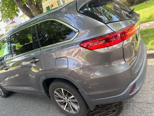 Gray 2017 Toyota Highlander XLE