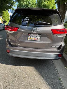 Gray 2017 Toyota Highlander XLE