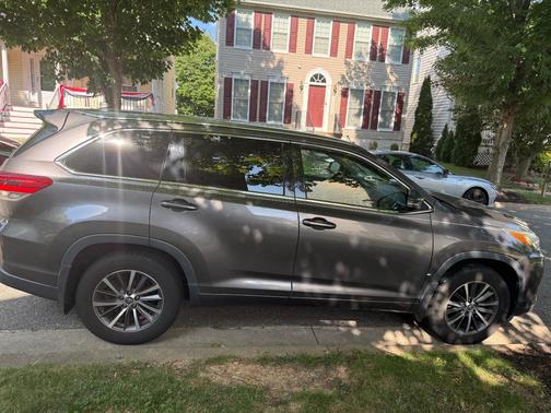 Gray 2017 Toyota Highlander XLE