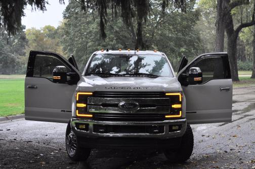 White 2019 Ford F-350 Lariat