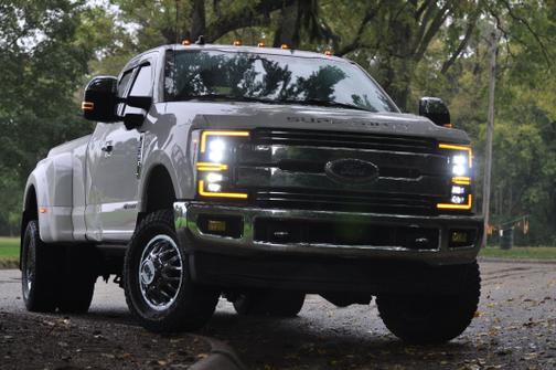 White 2019 Ford F-350 Lariat