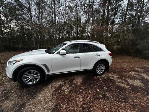 White 2009 INFINITI FX35 Base