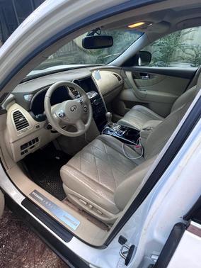 White 2009 INFINITI FX35 Base