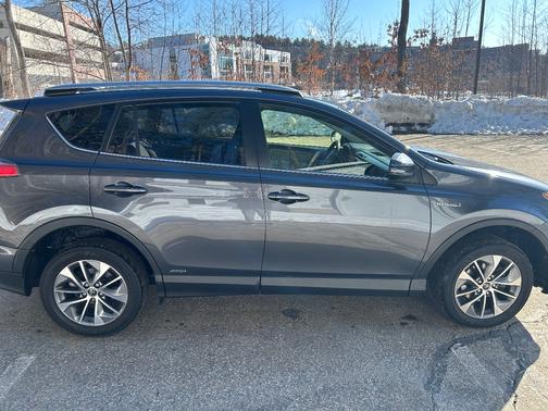 2018 Toyota RAV4 Hybrid LE