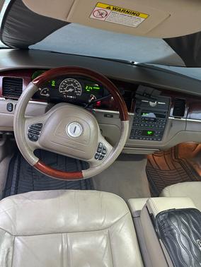 2003 Lincoln Town Car Cartier