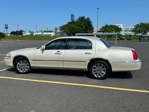 2003 Lincoln Town Car Cartier