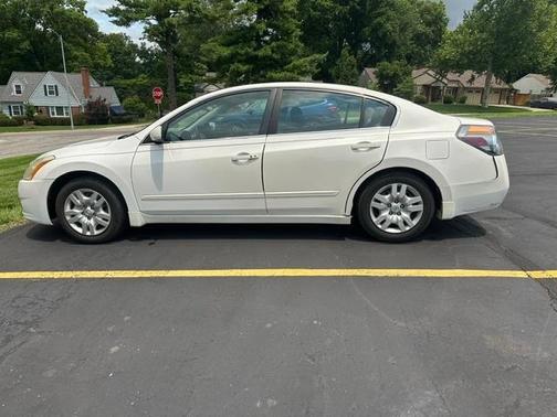 White 2011 Nissan Altima 2.5 S