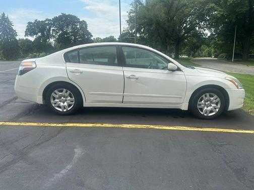 White 2011 Nissan Altima 2.5 S