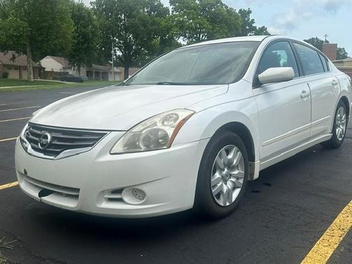 White 2011 Nissan Altima 2.5 S