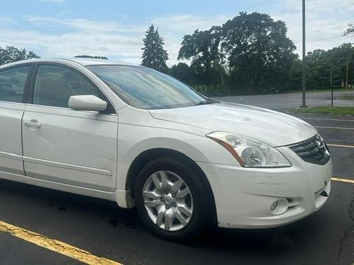 White 2011 Nissan Altima 2.5 S