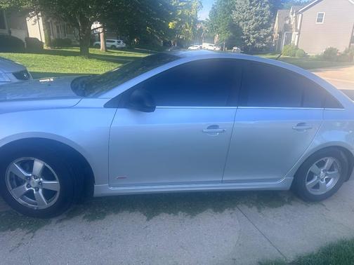 Silver 2011 Chevrolet Cruze LT