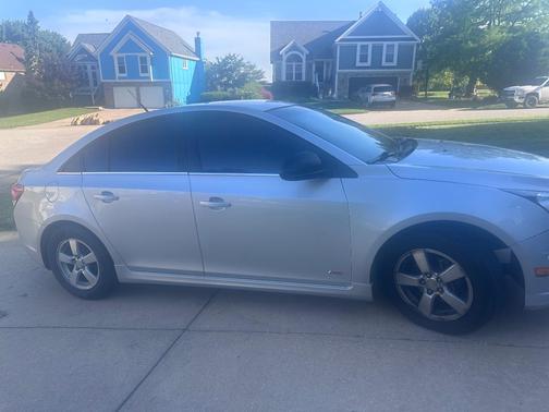 Silver 2011 Chevrolet Cruze LT