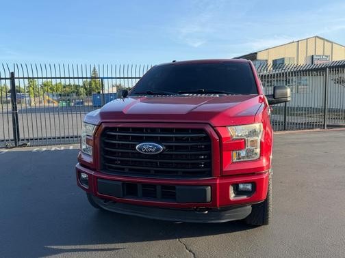 Red 2016 Ford F-150 XLT