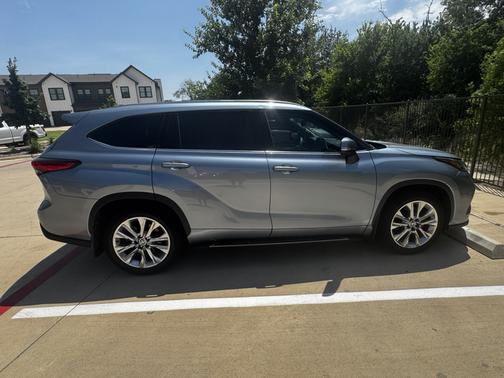 Blue 2022 Toyota Highlander Limited