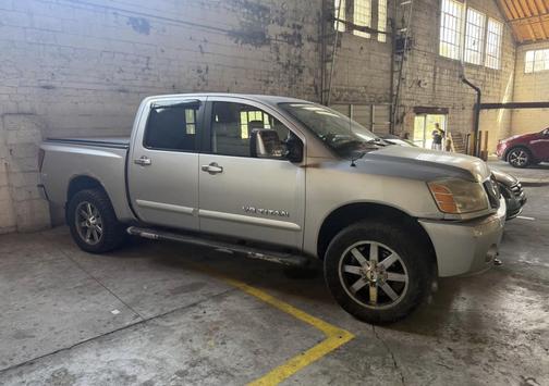 2005 Nissan Titan LE Crew Cab