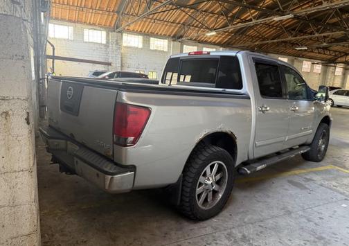 2005 Nissan Titan LE Crew Cab
