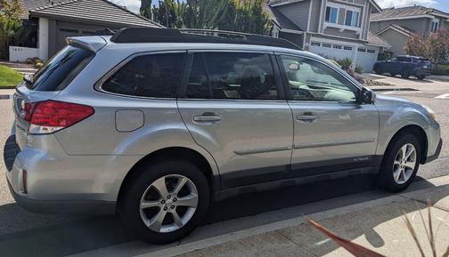 Blue 2013 Subaru Outback 2.5i Limited