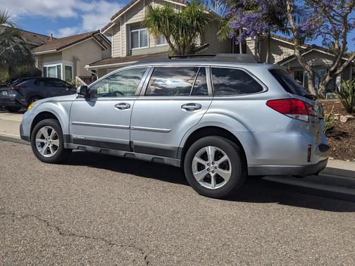 Blue 2013 Subaru Outback 2.5i Limited