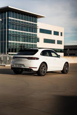 2020 Porsche Macan Turbo
