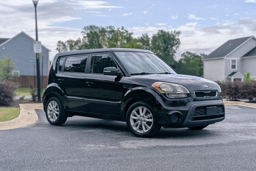 Black 2013 Kia Soul +