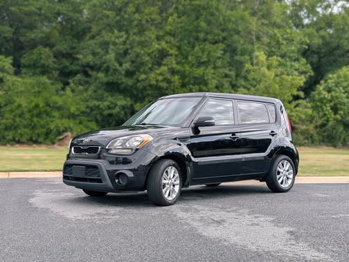 Black 2013 Kia Soul +
