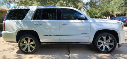 White 2018 GMC Yukon Denali