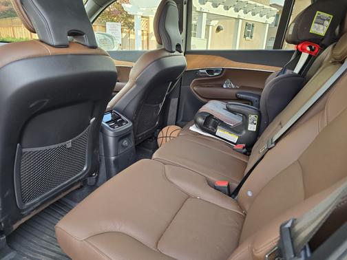2025 Volvo XC90 Plug-In Hybrid T8 AWD Core 7-Seater