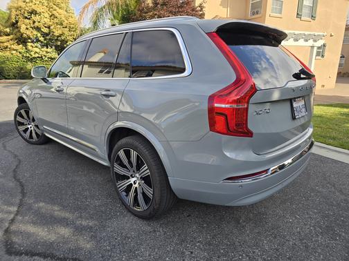 2025 Volvo XC90 Plug-In Hybrid T8 AWD Core 7-Seater