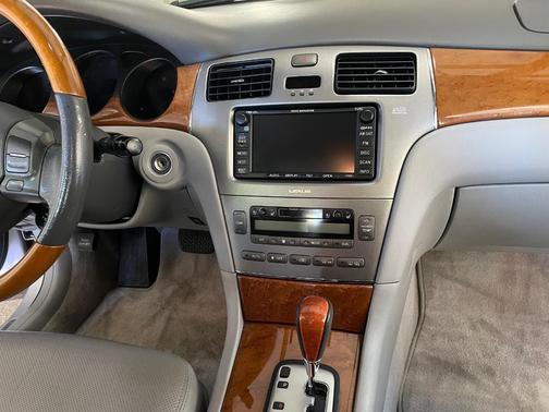 Silver 2005 Lexus ES 330 Base