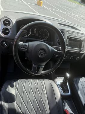 White 2012 Volkswagen Tiguan SE