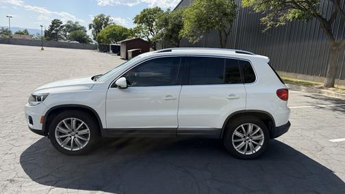 White 2012 Volkswagen Tiguan SE