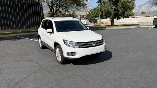 White 2012 Volkswagen Tiguan SE