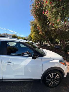 White 2019 Nissan Kicks SR