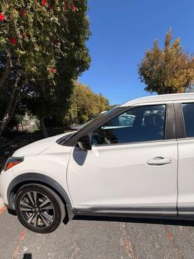 White 2019 Nissan Kicks SR