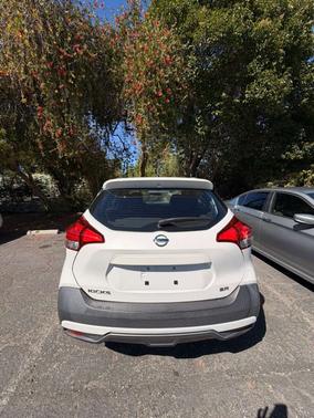 White 2019 Nissan Kicks SR