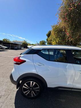 White 2019 Nissan Kicks SR