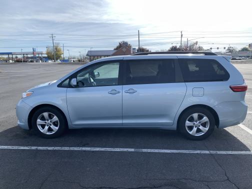 2016 Toyota Sienna LE