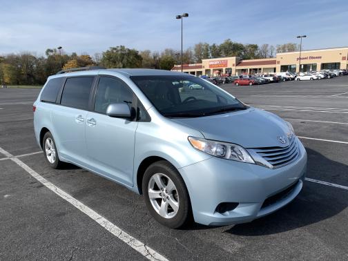 2016 Toyota Sienna LE