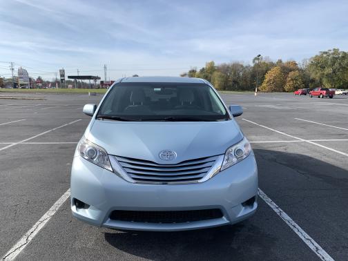 2016 Toyota Sienna LE